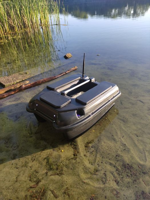 Łódź zanętowa wędkarska z echosondą