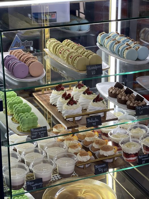 Кондитерська вітрина