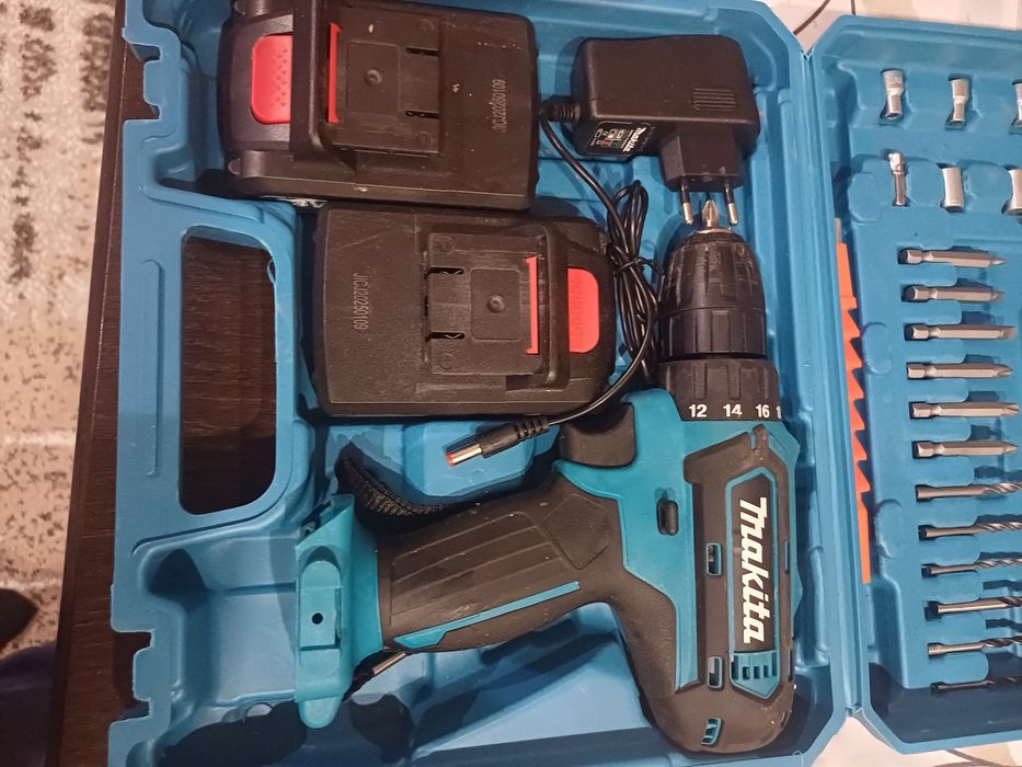 Шуроповерт makitta.