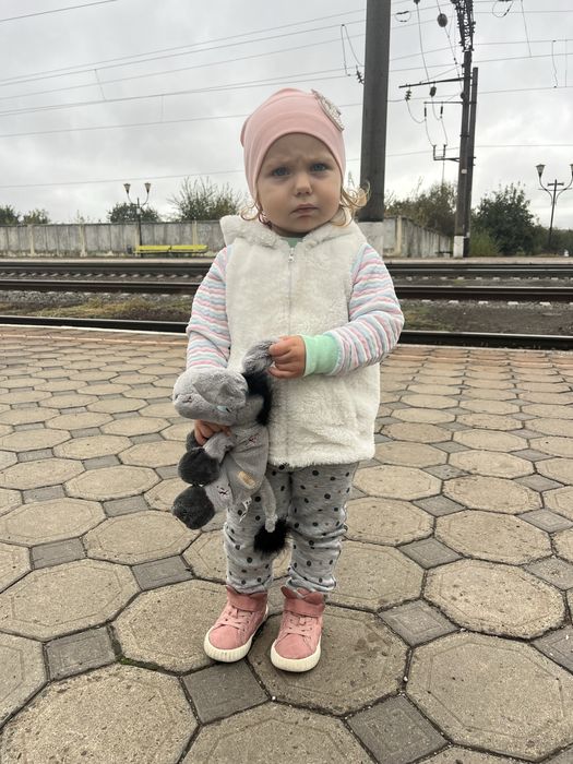 Желетка , безрукавка мєхова для дівчинки 1,5- 2 роки