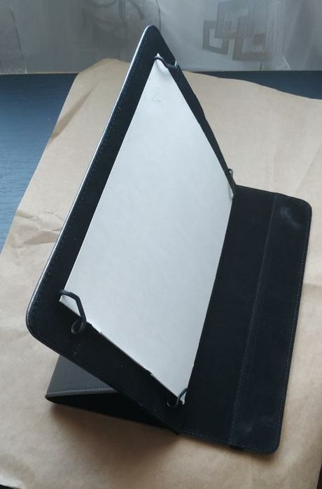 Чохли нові для планшетів електронних книжок на розмір 7", та кабелі