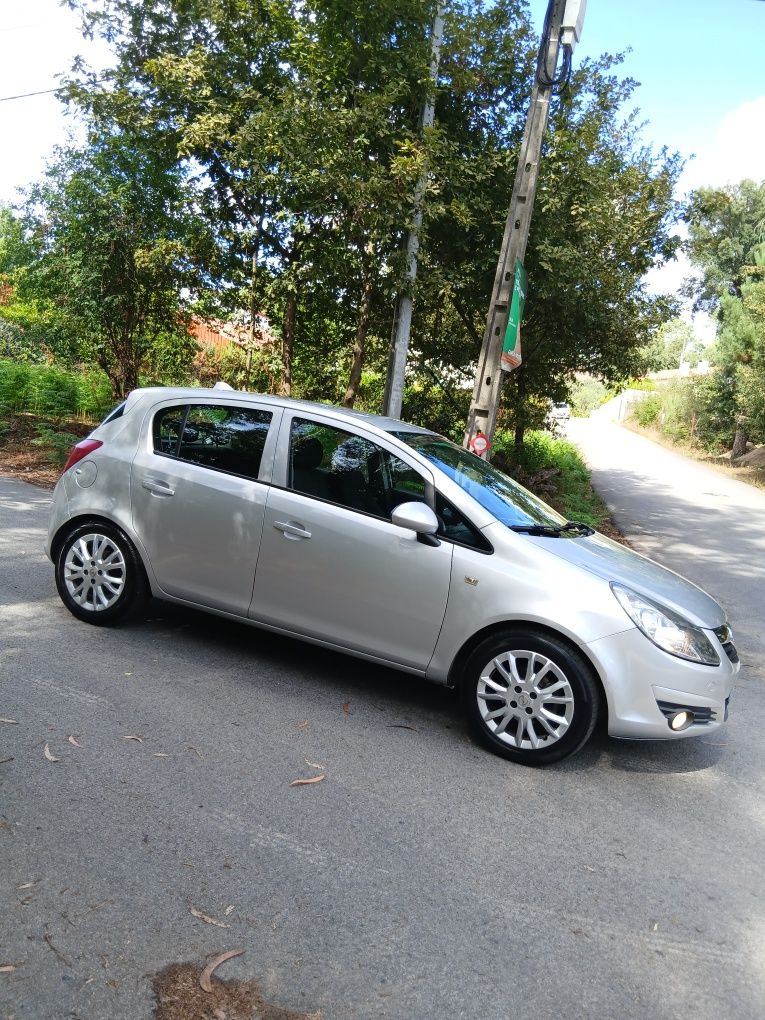 Opel Corsa 1.2 80CV ( com apenas 179 mil km )