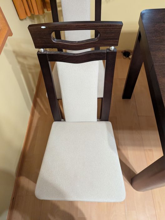 Piekny zestaw jadalniany Stół rozkładany z 4 krzesłami