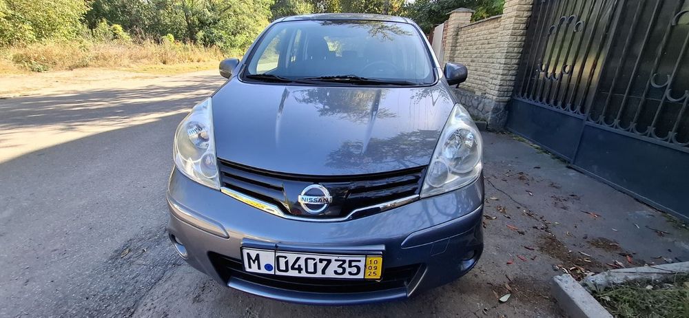 Нісан ноте 2009 .