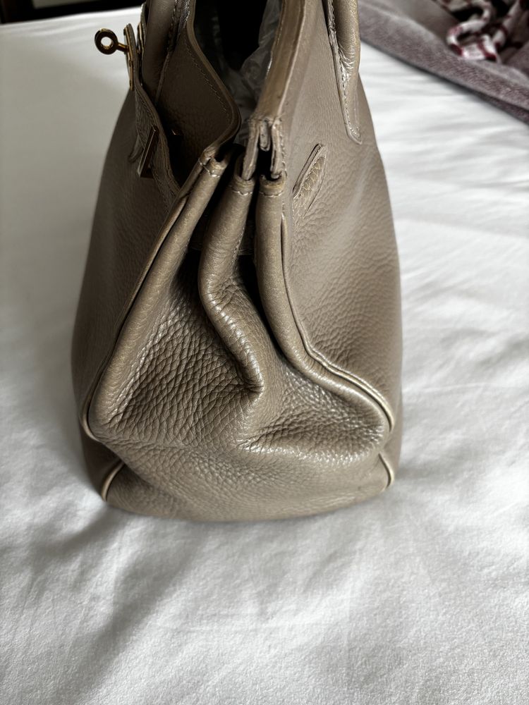 Mala Hermes com marcas