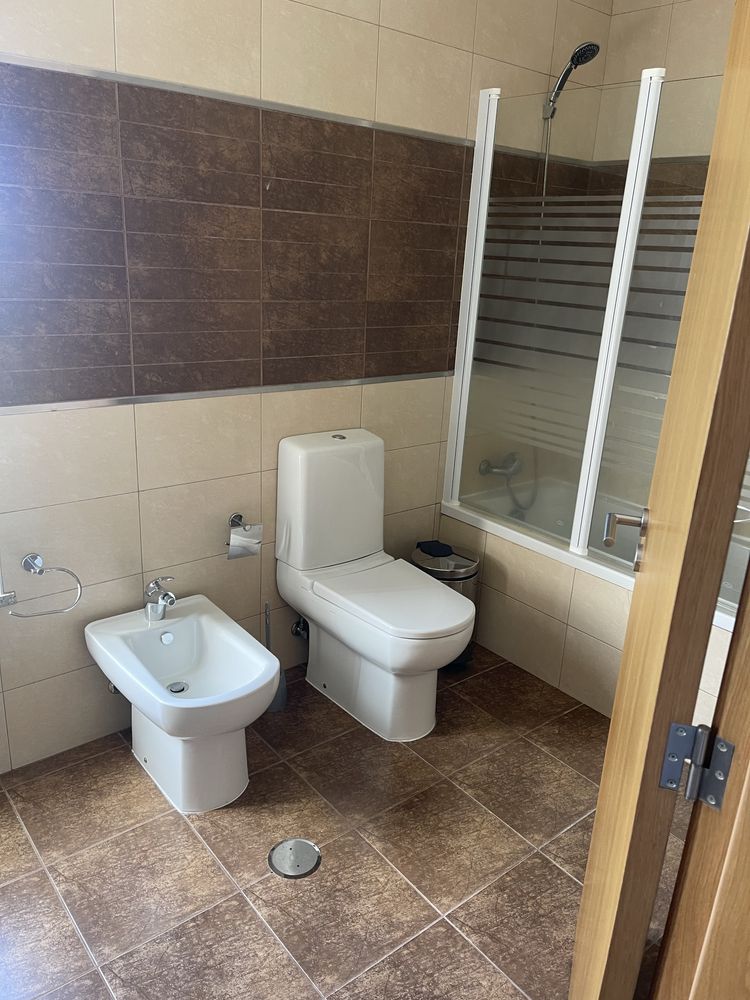 Quartos para alugar (suite) a estudantes ou professoras (so mulheres)