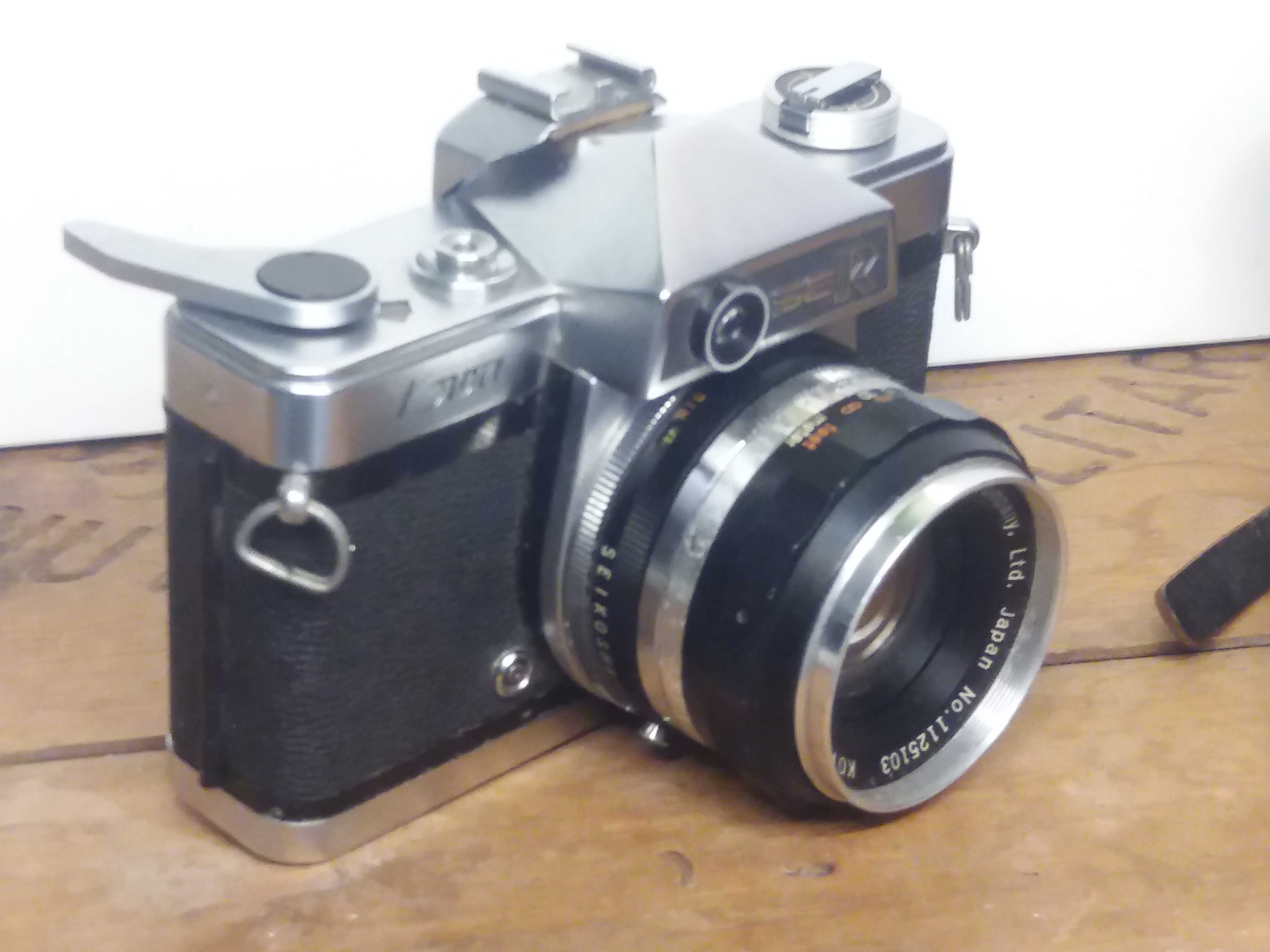 Maquina fotografica antiga em bom estado