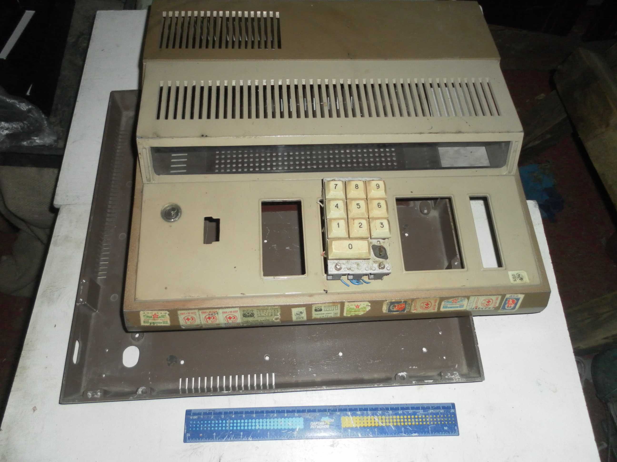 Калькулятор Искра-122, корпус, клавиатура и платы