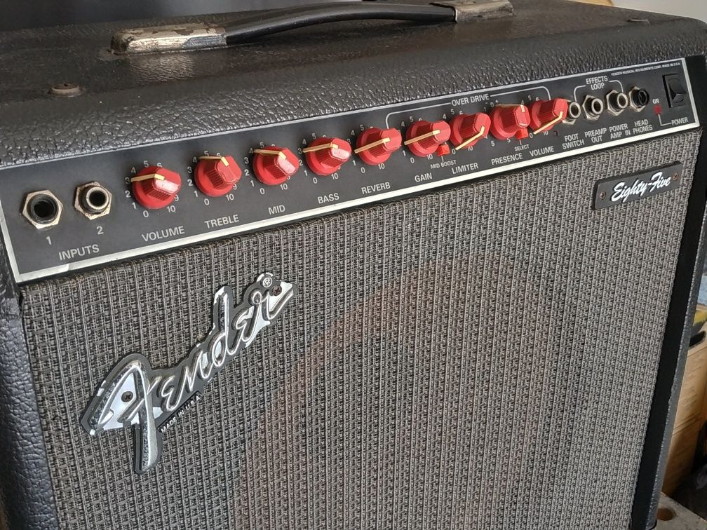 Amplificador Fender Eighty-Five