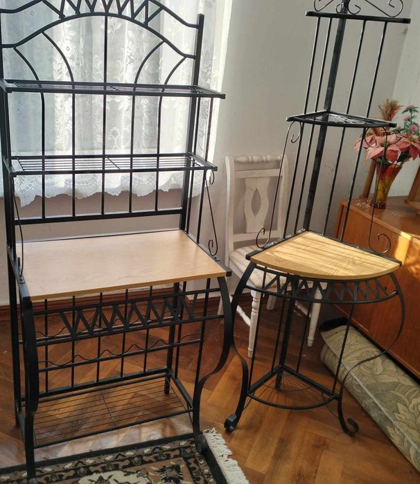 Regał metalowy i kwietnik