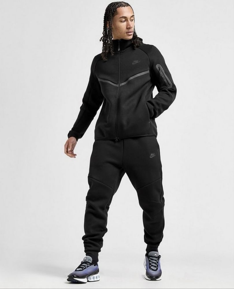 Костюм NIKE TECH FLEECE BLACK новый , оригинал.
