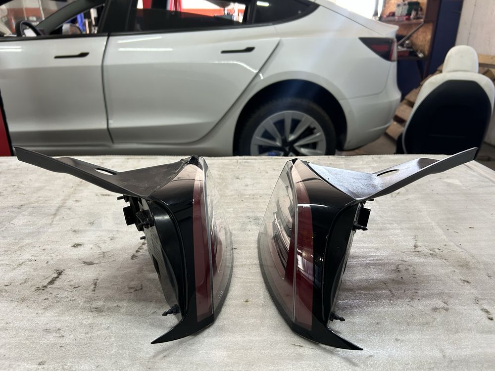 Tesla 3 задні ліхтарі