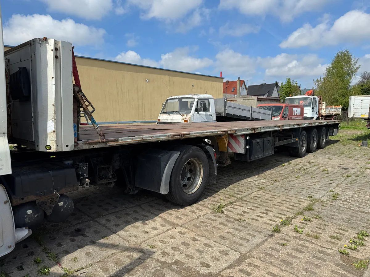 Schmitz Cargobull platforma - wzmacniana podłoga - ocynk - mega