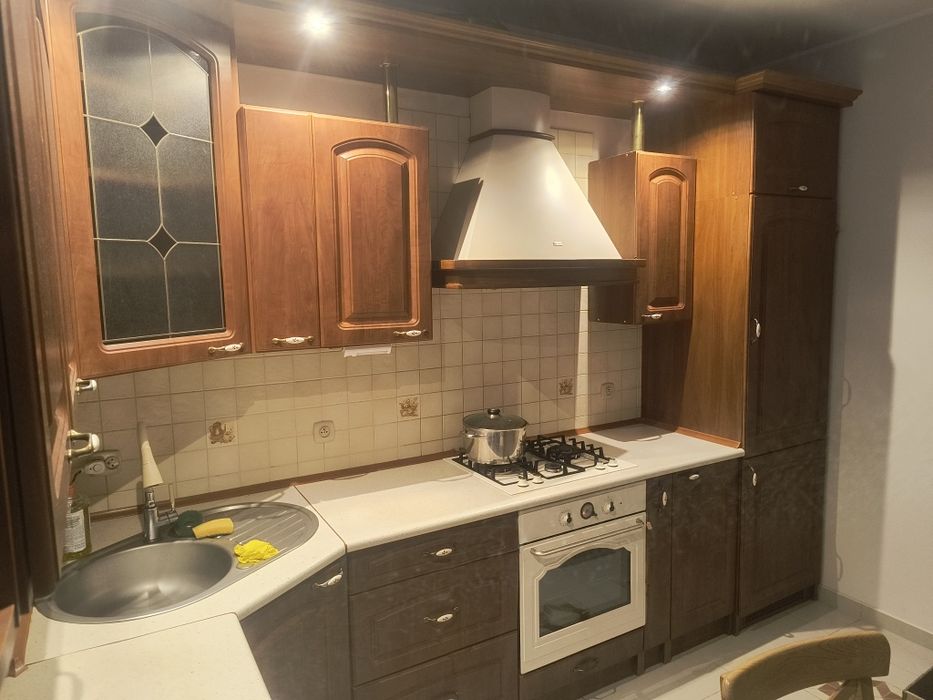 Meble kuchenne w bardzo dobrym stanie ze sprzętem AGD