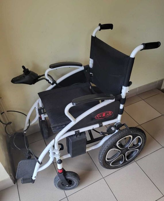 Wózek inwalidzki elektryczny