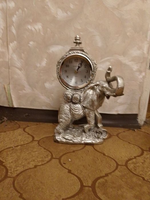 Zegar srebrny słoń