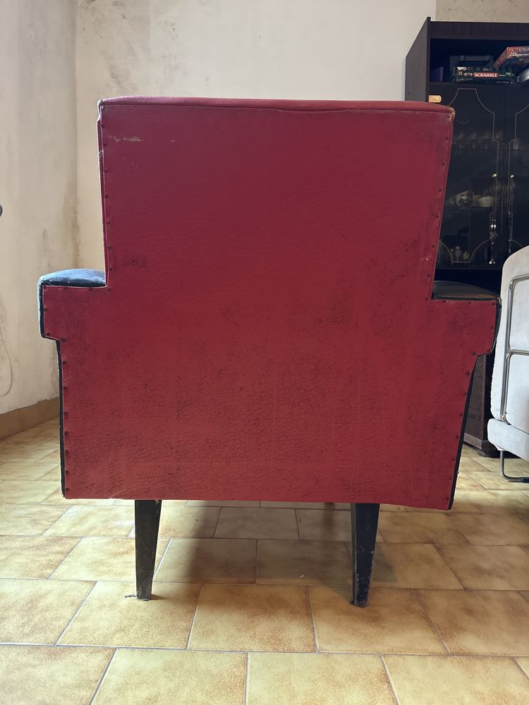 Cadeirão/poltrona preto e vermelho tipo cabedal 1 lugar 70x75x82cm