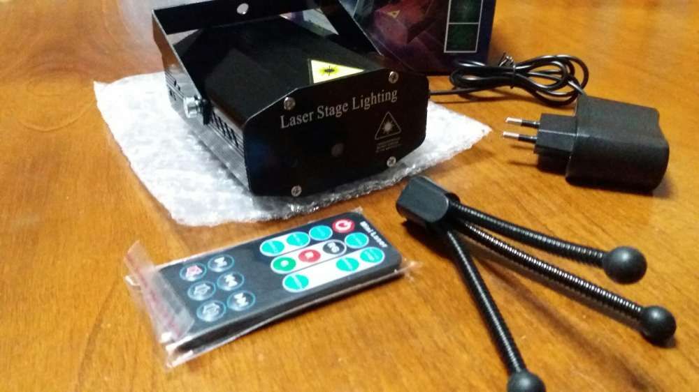 Laser Projector for Parties, Bars, and Discos – Green and Red – with Tripod64297867197825122