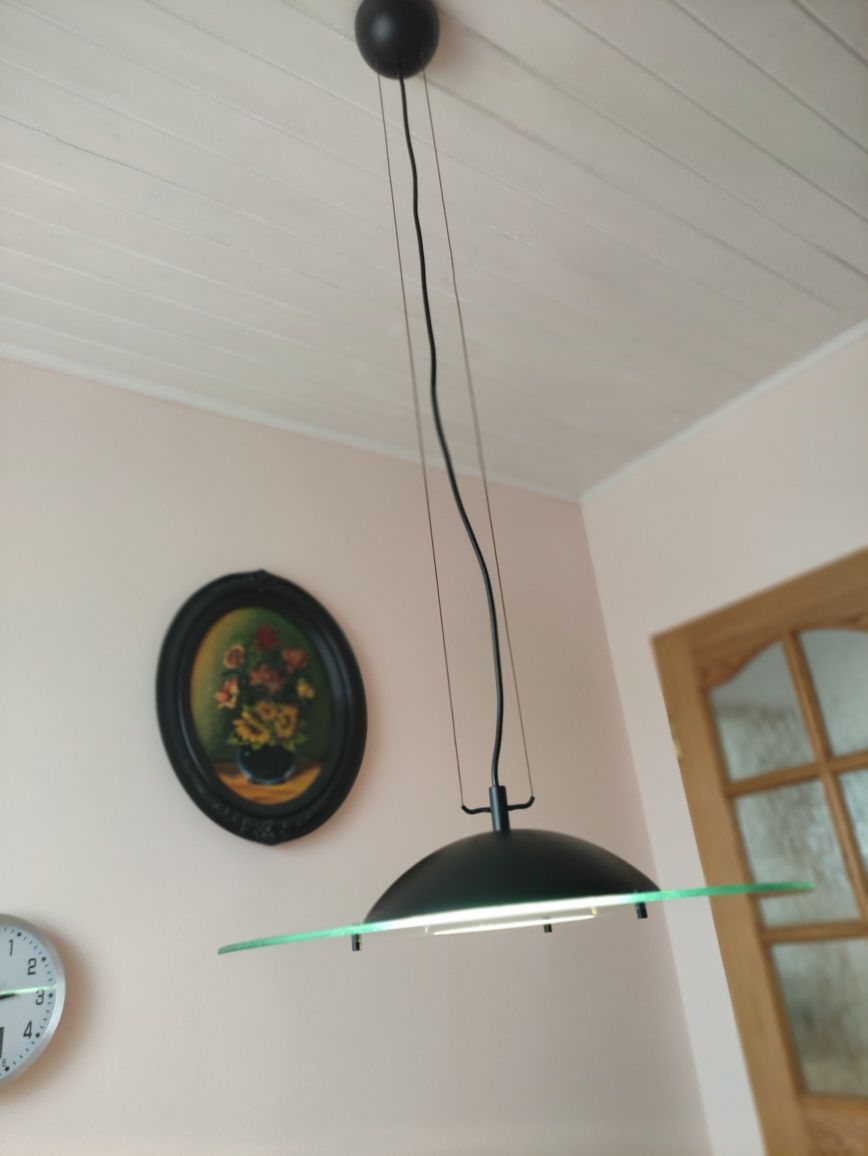 Piękna lampa industrialna sufitowa