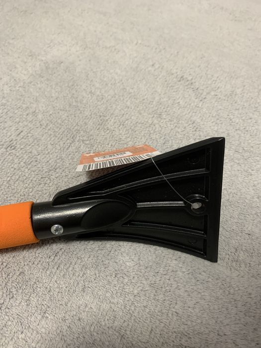 Щетка со скребком автомобильная от снега lavita