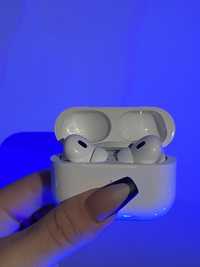 Słuchawki AirPods Pro 2 gen. z etui ładującym Lightning na gwarancji