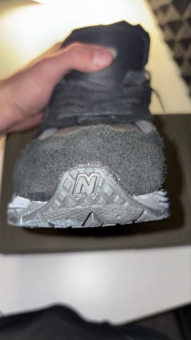 Оригінальні кросівки New balance 2002R чорного кольору