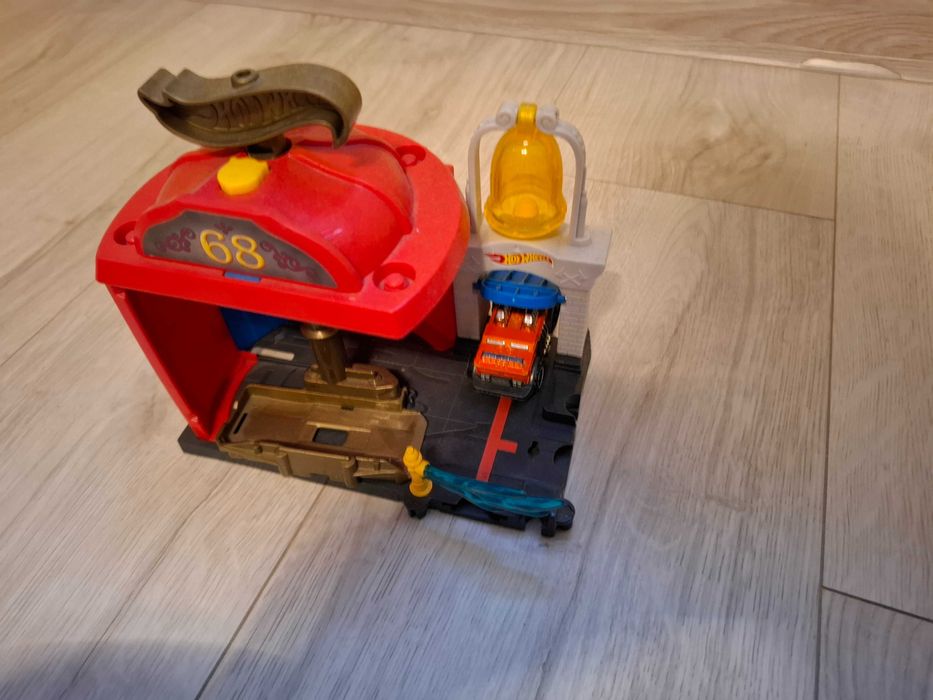 Hot Wheels Remiza Strażacka