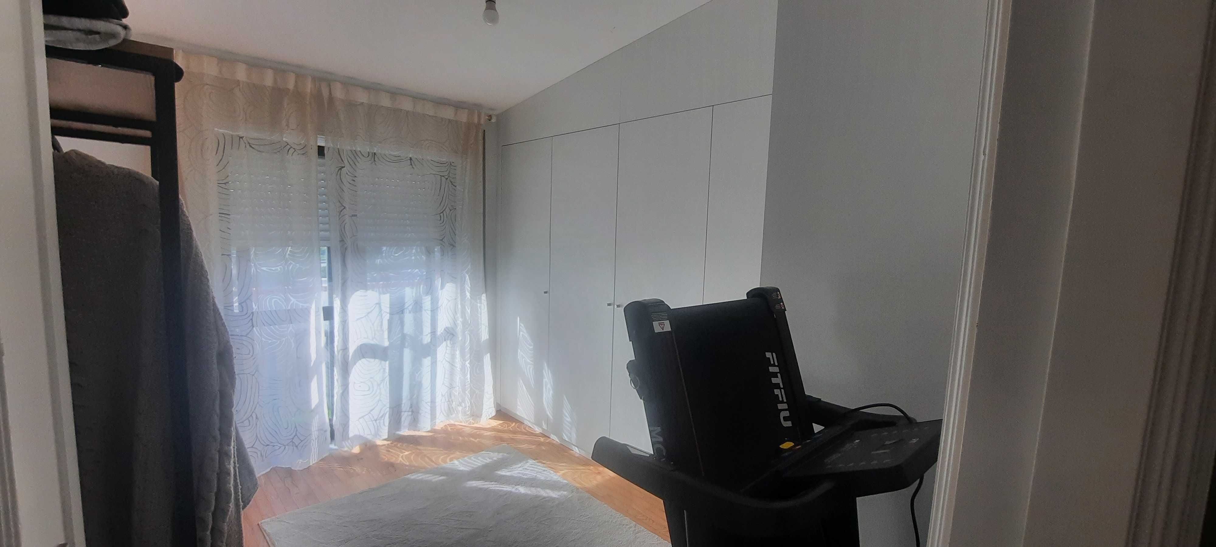 Alugo T4 Duplex (sem móveis), com garagem (BOX) - Vila Nova de Gaia