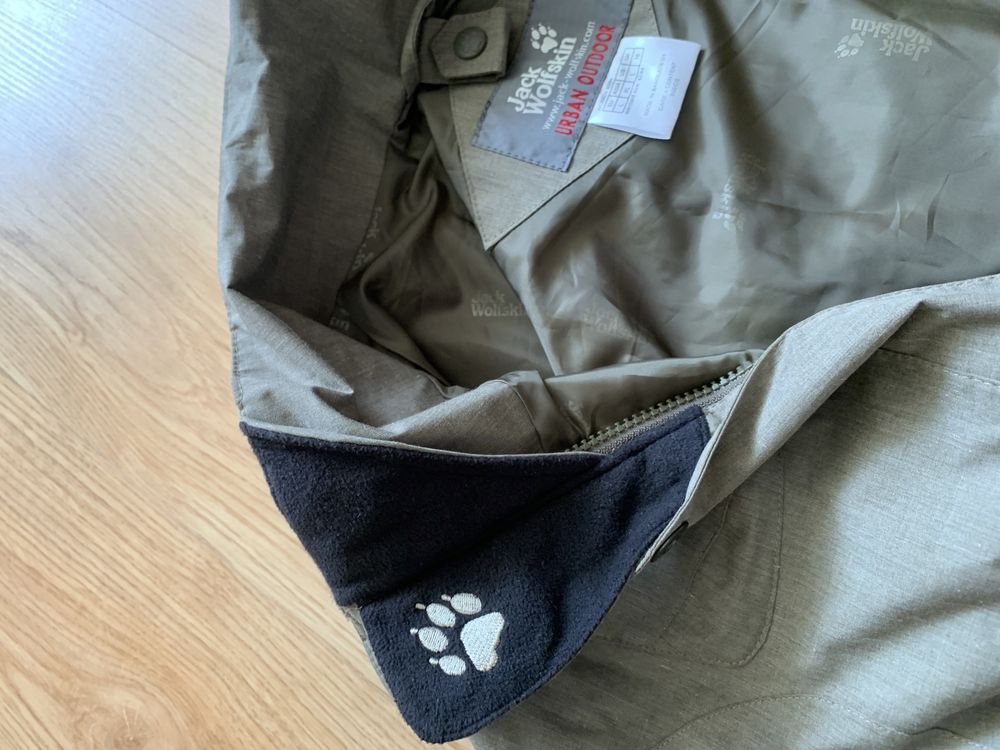 крута куртка Jack Wolfskin в ідеалі, жіноча, але може бути на чоловіка