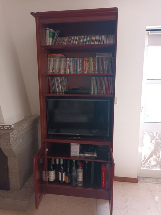 Móvel de sala com coluna