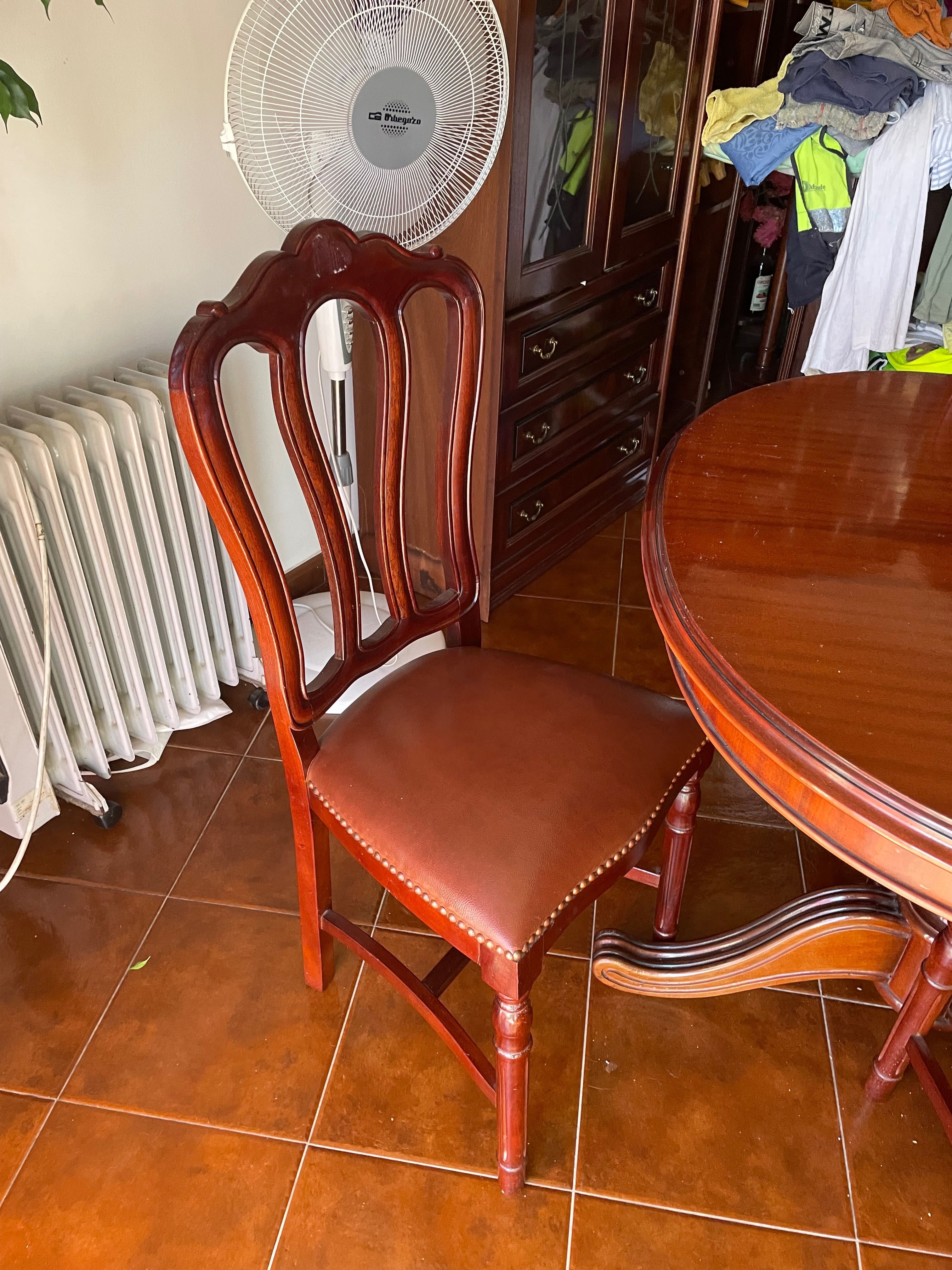 Mesa de jantar de madeira extensivel com 6 cadeiras