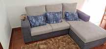 Sofá cinzento de 3 lugares  em Excelente Estado com chaise longue