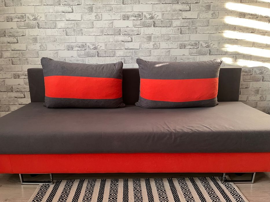 Kanapa rozkładana z pojemnikiem na pościel