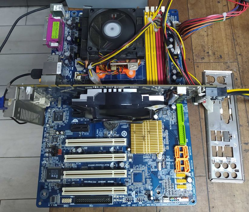 Комплект Gigabyte GA-M52S-S3P, AMD Phenom II X4 840, 2 ГБ