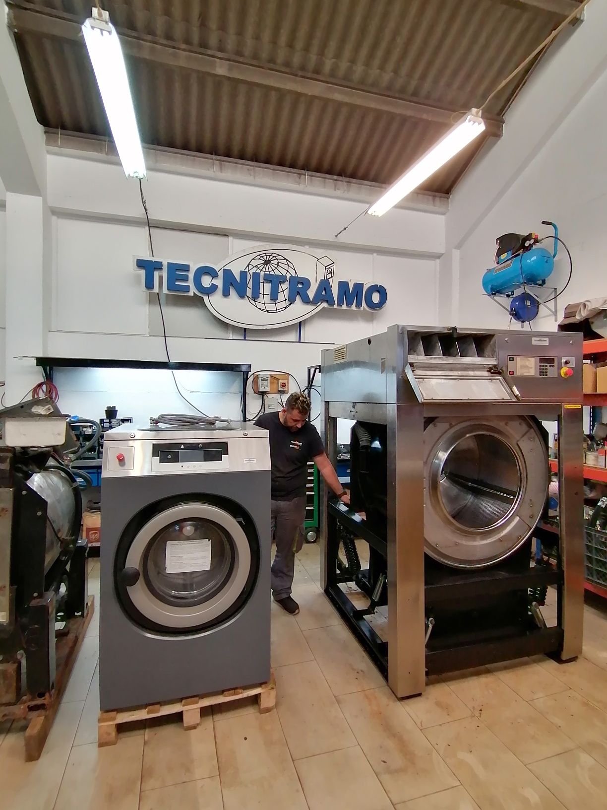 Aluguer Primus 35kg máquina de lavar roupa industrial / Self-service