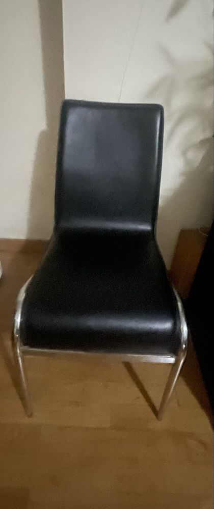 Aparador mais mesa com tampo em vidro e 6 cadeiras