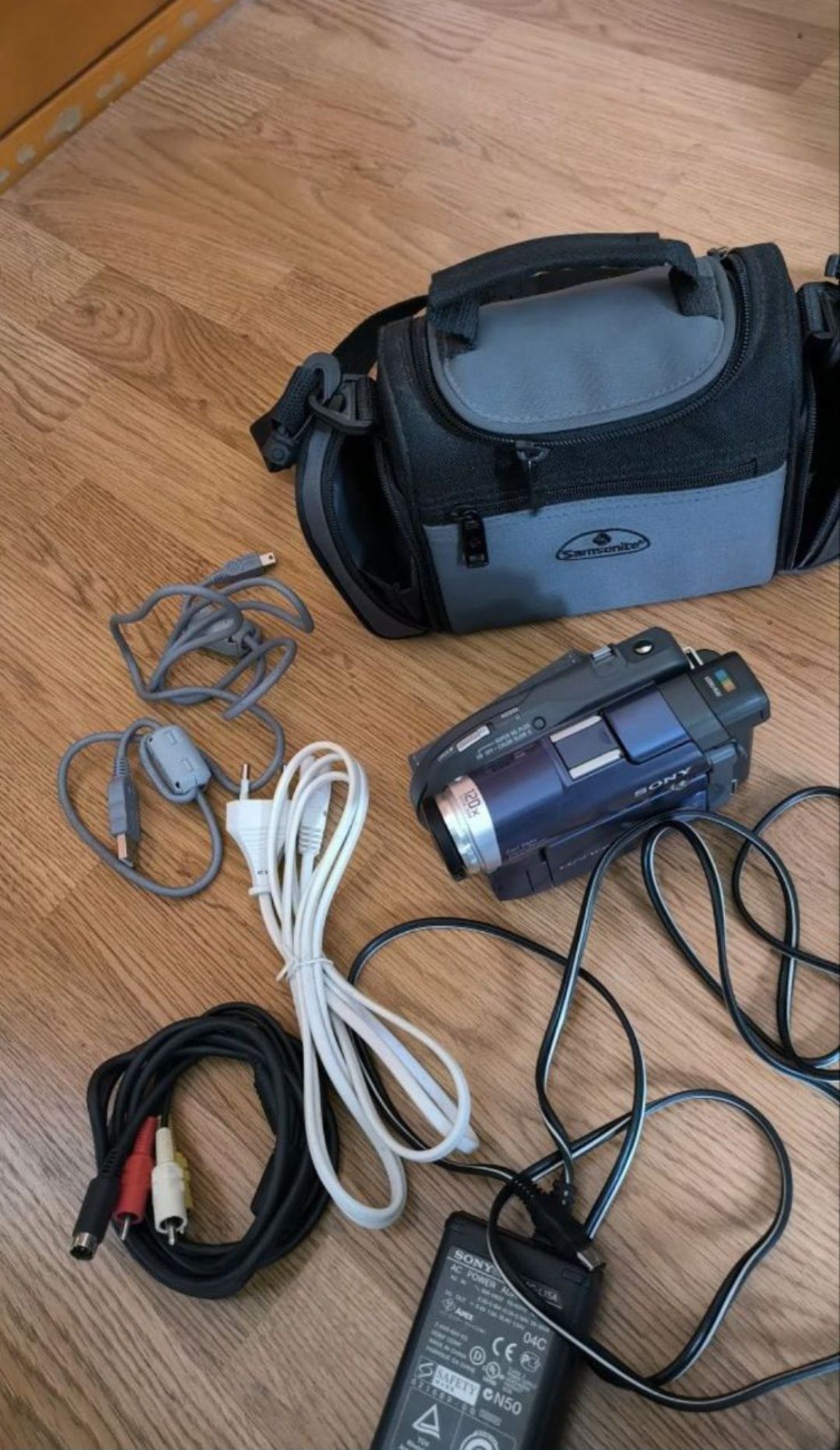 Видеокамеры камера: чехол, шнуры, диск, пульт