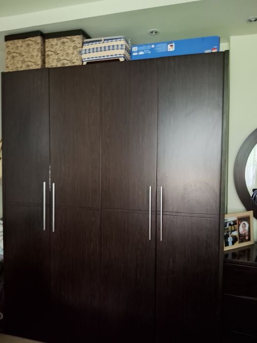 Sprzedam szafę czterodrzwiową w kolorze wenge