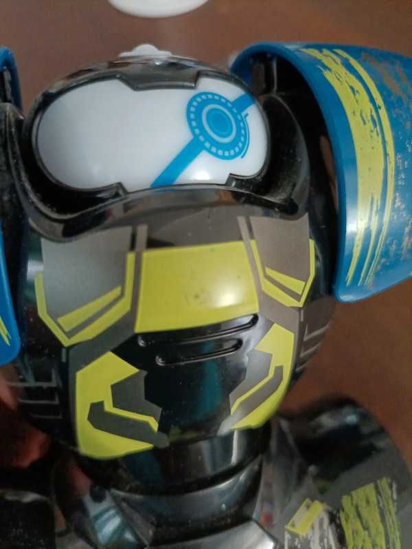 Robot bokser sterowany