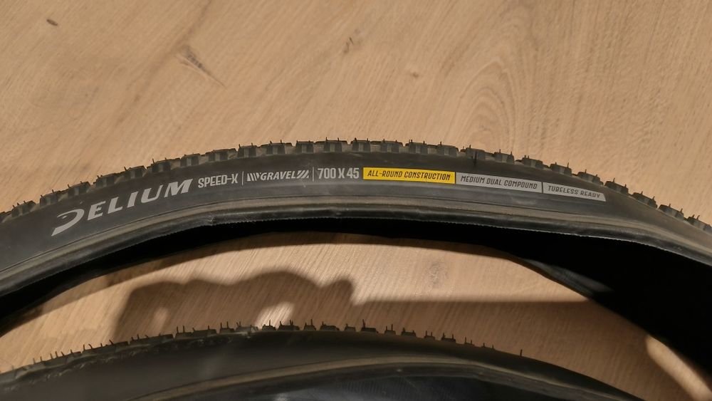 Opony Delium 700x45c jak nowe