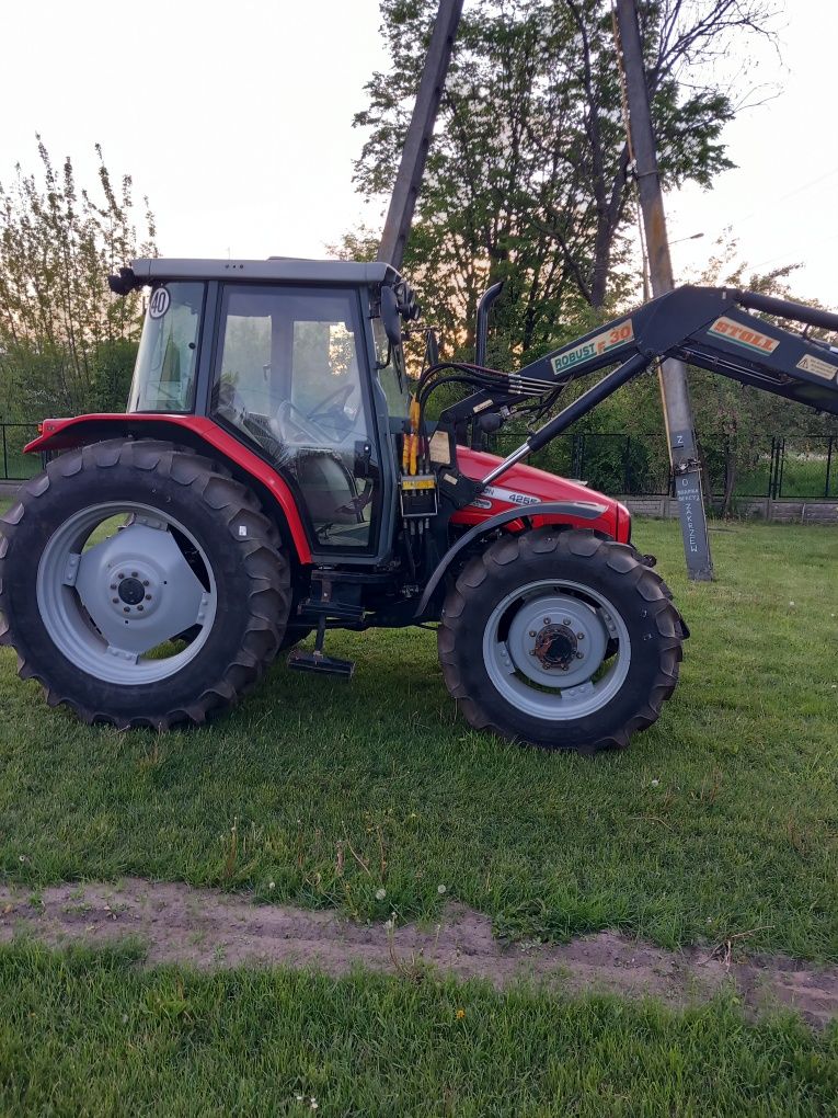 Massey Ferguson 4255 z turem samopoziomującym z tuzem I  pneumatyką