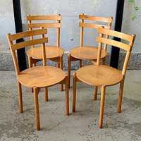 Komplet czterech drewnianych krzeseł EKA Wohnmöbel