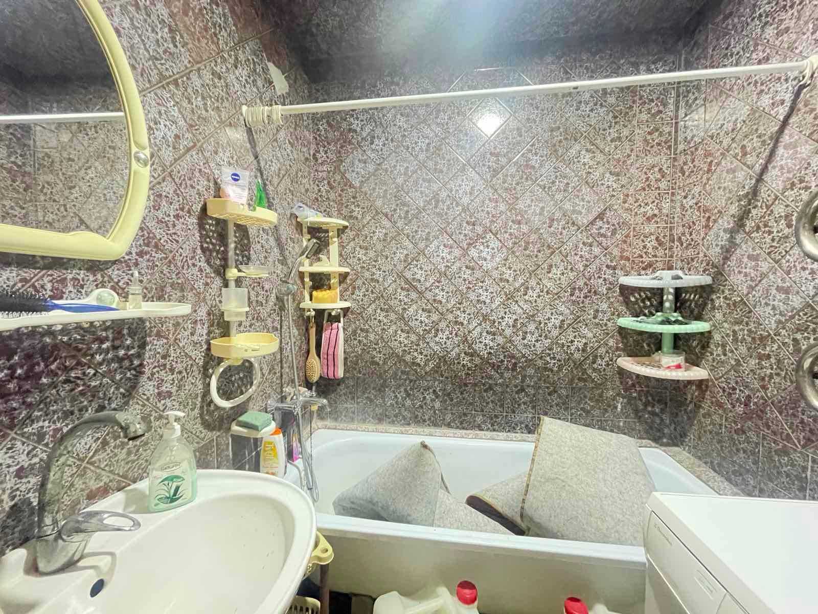 Продаю 3-кімнатну квартиру. Центр. 67 м