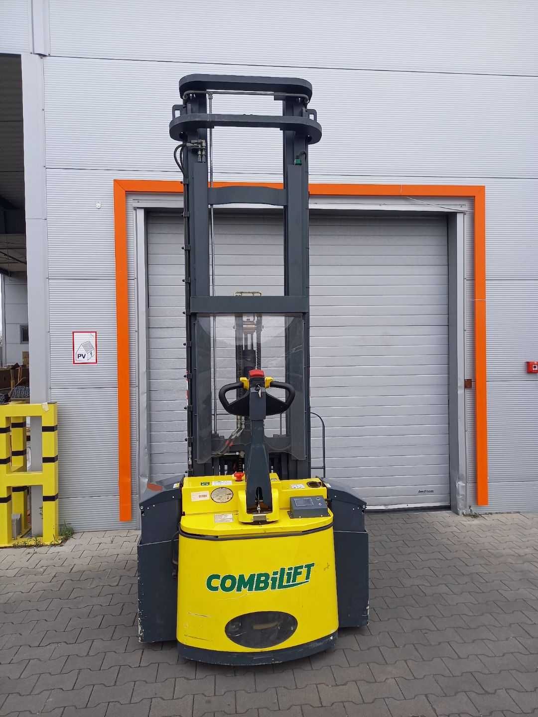 Wózek widłowy elektryczny wysokiego składowania COMBILIFT
