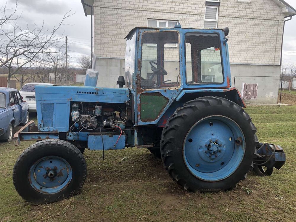 Трактор Мтз-80 з захватом для заготівлі лісу