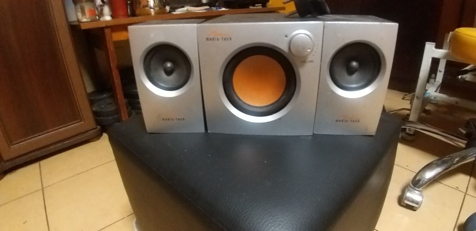 zesatw audio 2+1 subwooofer+2 głośniczki media-tech stan bsb