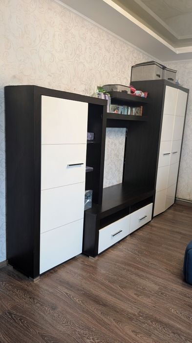 Велика шафа купе,  стінка. Зона під телевізор, шафа,комод