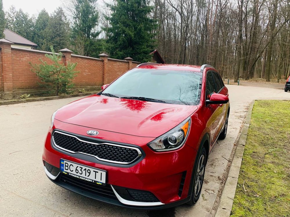 Kia niro LX гібрид