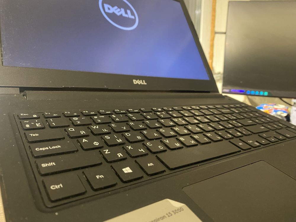 Ноутбук Dell inspiron 15 3000 продам