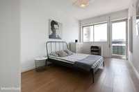 64716 - Quarto com cama de casal, com varanda, em apartamento com 4...